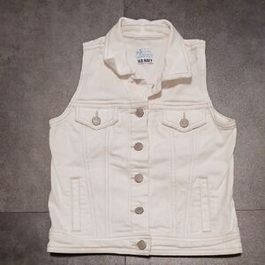 Old Navy White Denim Vest Little Girls Size 10/12 In good shape.